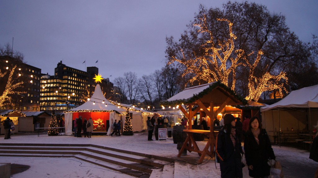 A Christmas market in Oslo alongside the port