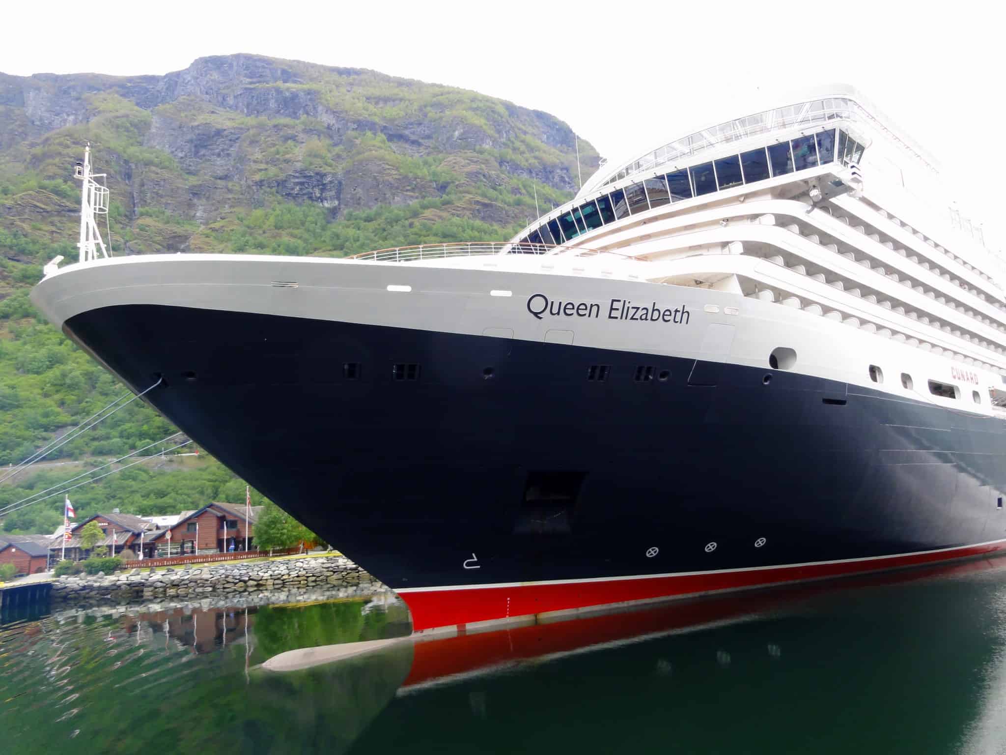 Cunard Line - Queen Elizabeth in Flaam