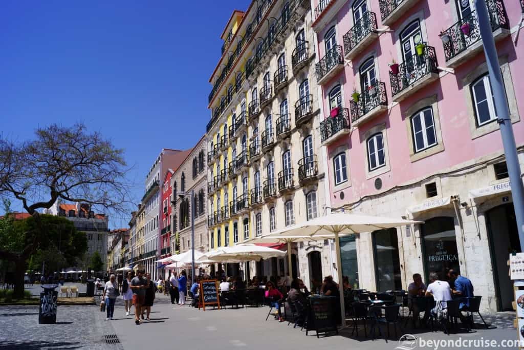 Lisbon street restaurants and seafood cafes