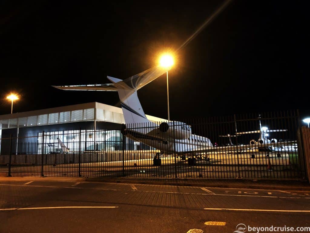 Luton Airport - Private jet