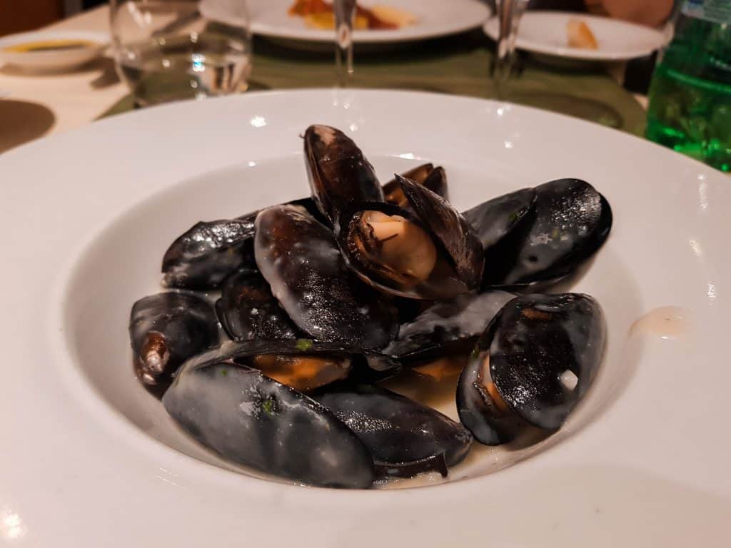 Main Dining Room Dinner – Mussels in White Wine Sauce Starter